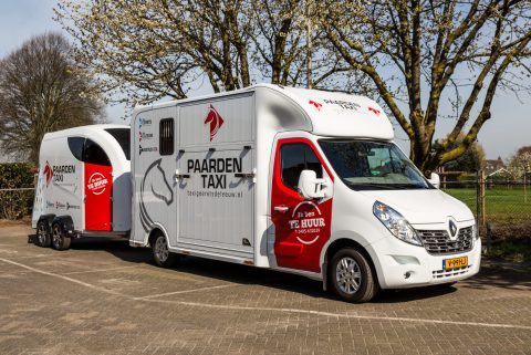 Paardentransporter Geerets De Leeuw - Paarden taxi