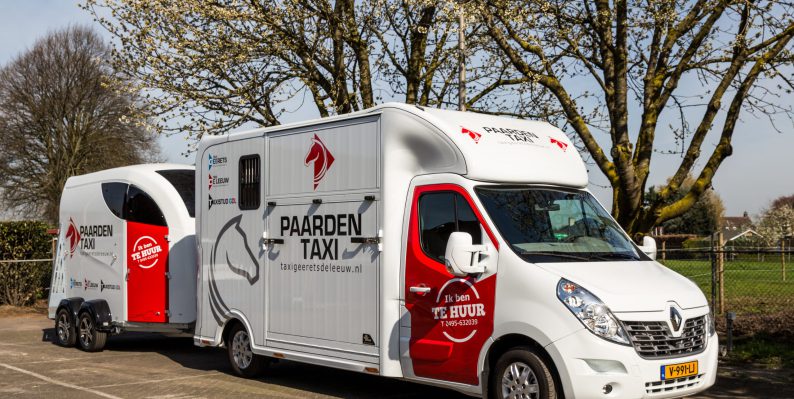 Paardentransporter Geerets De Leeuw - Paarden taxi